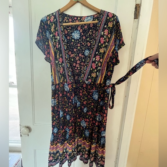 Cupshe Wrap dress, vneck with ruffled bottom - Picture 5 of 6